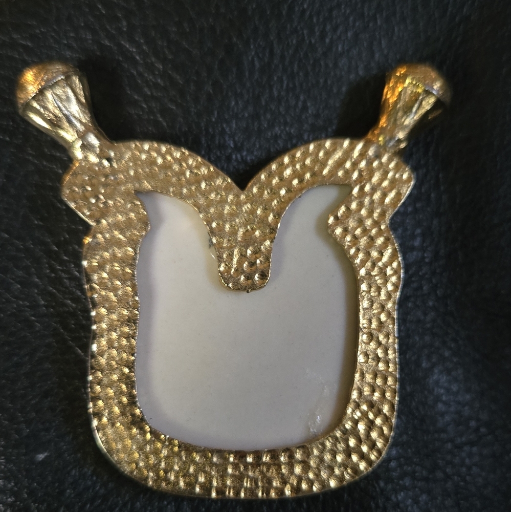 Porcelain & gold vintage Egyptian dual Uraeus/Cobra & Ankh pendant - Picture 5 of 11